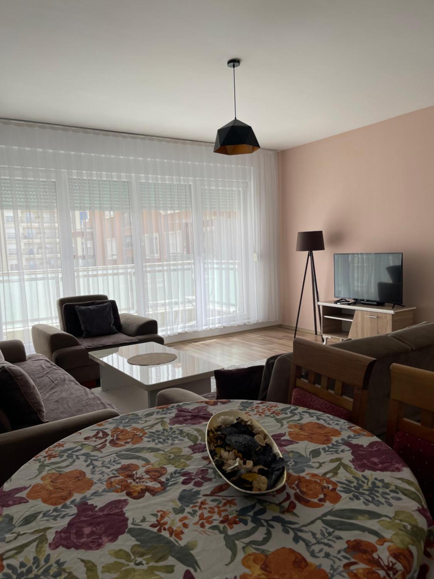 Entire Apartment - Near The Center Pristina Exterior photo